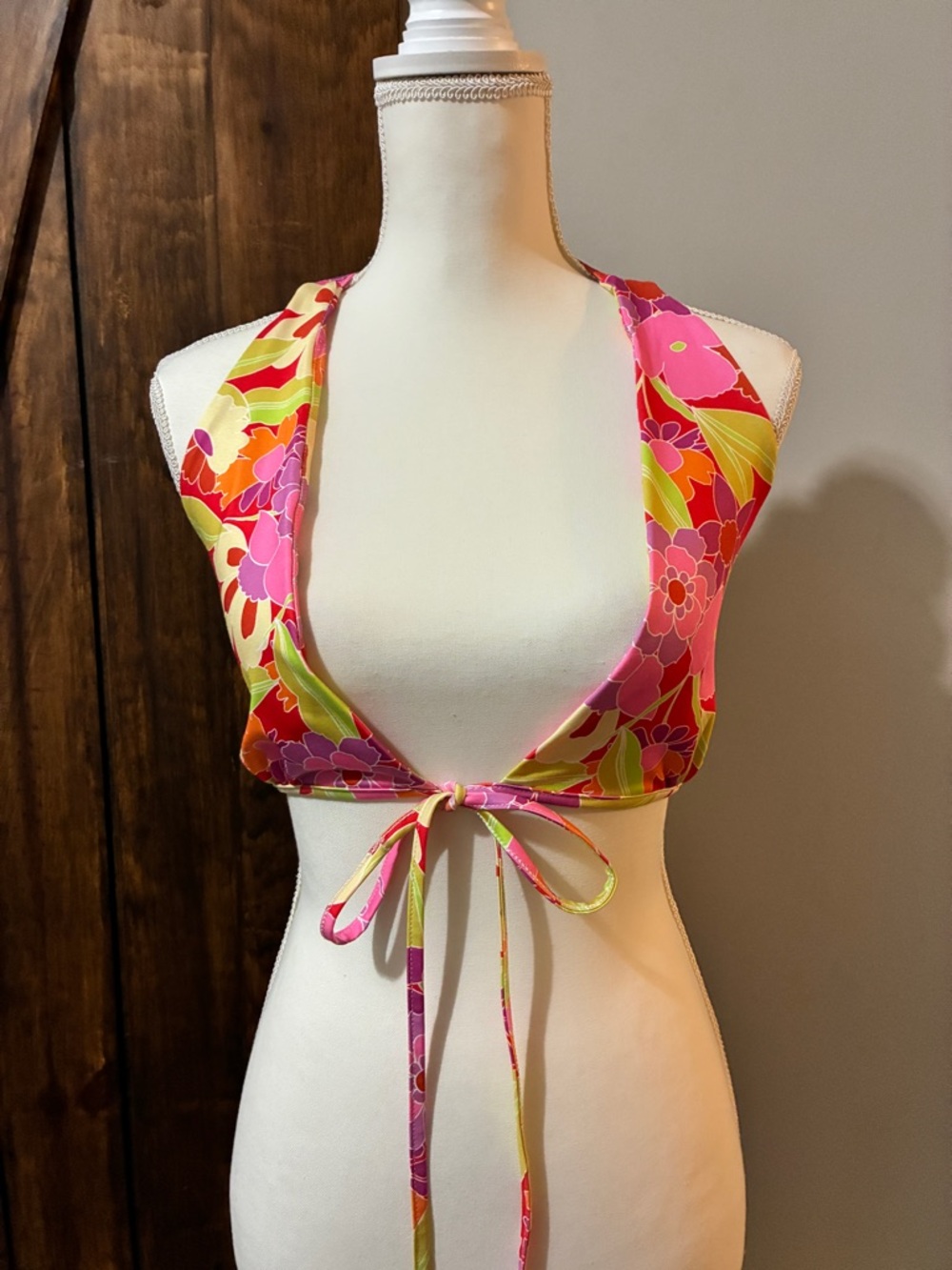 Princess Polly Londa Floral Halter Top Size 2 NWOT Swim Top Bikini Summer Pool